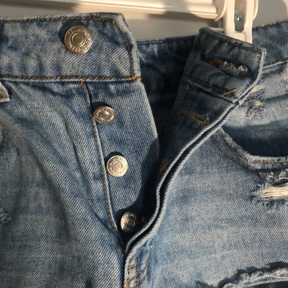 High waisted distressed denim shorts - Picture 3 of 4